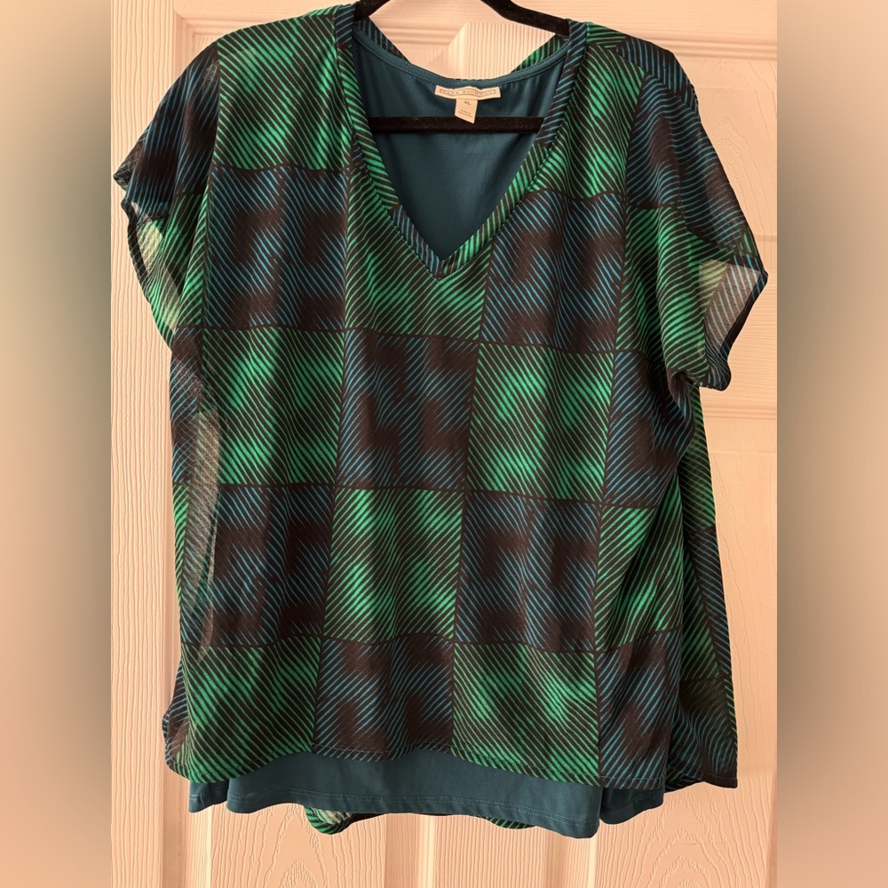 Dana Buchman Green and Black Cuffed Sleeve Blouse - Picture 2 of 5